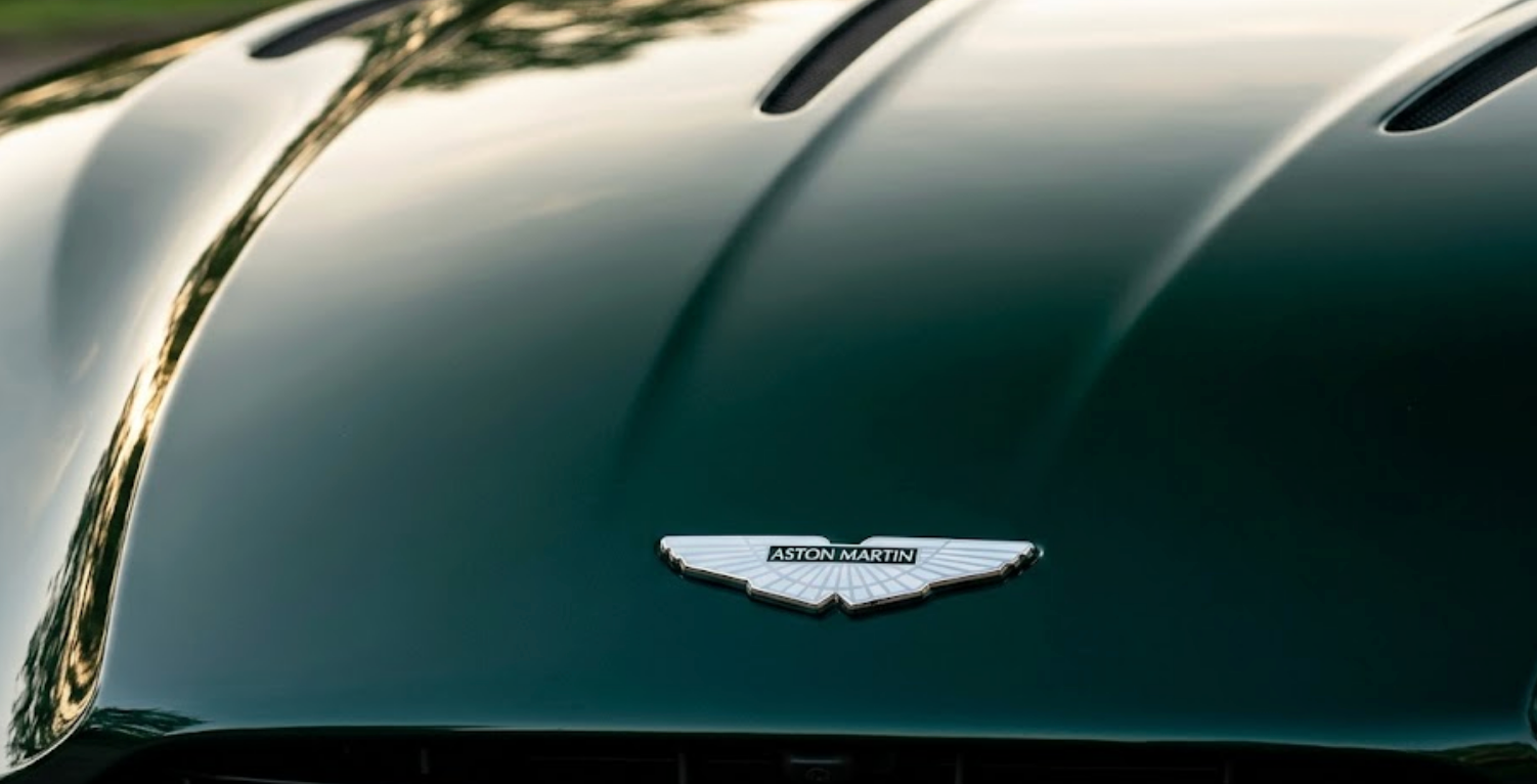 Logo Aston Martin : Histoire et Signification des Ailes