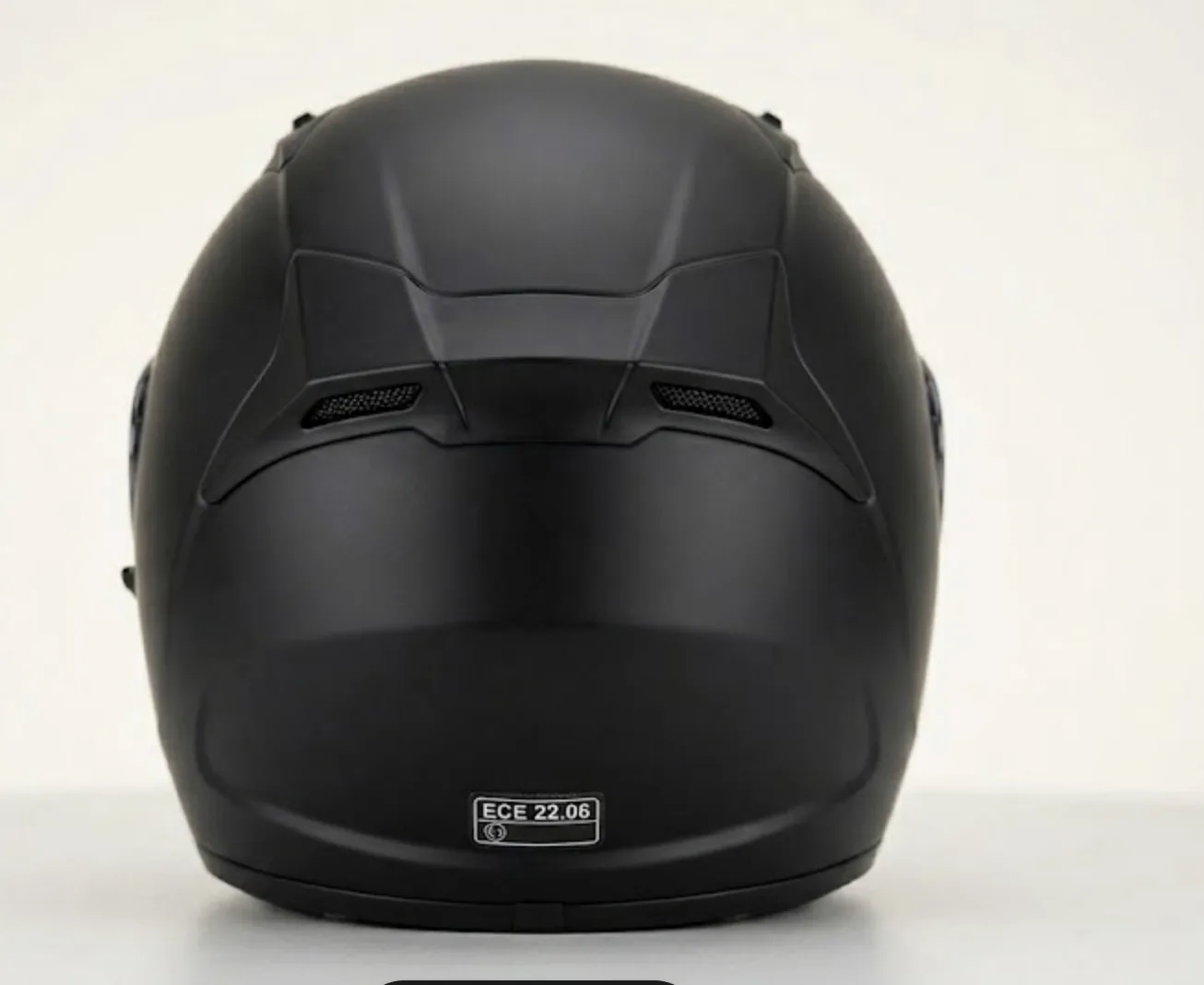 Casque moto homologué ECE 22.06 équipement motard obligatoire